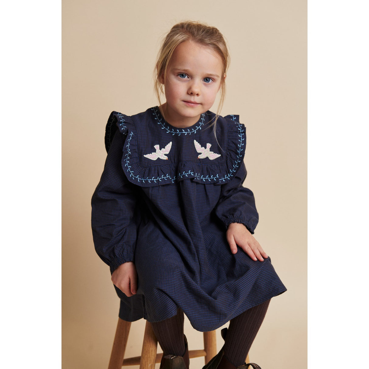 COPENHAGEN COLORS Brown/Blue Check Comb. Checkered Klänning W. Embroidery Och Ruffle