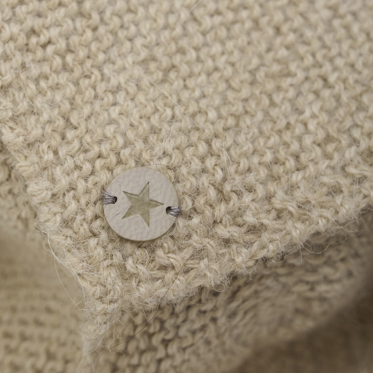 Huttelihut Camel Melange Bonnet Ull Stickad Alpaca Pompom