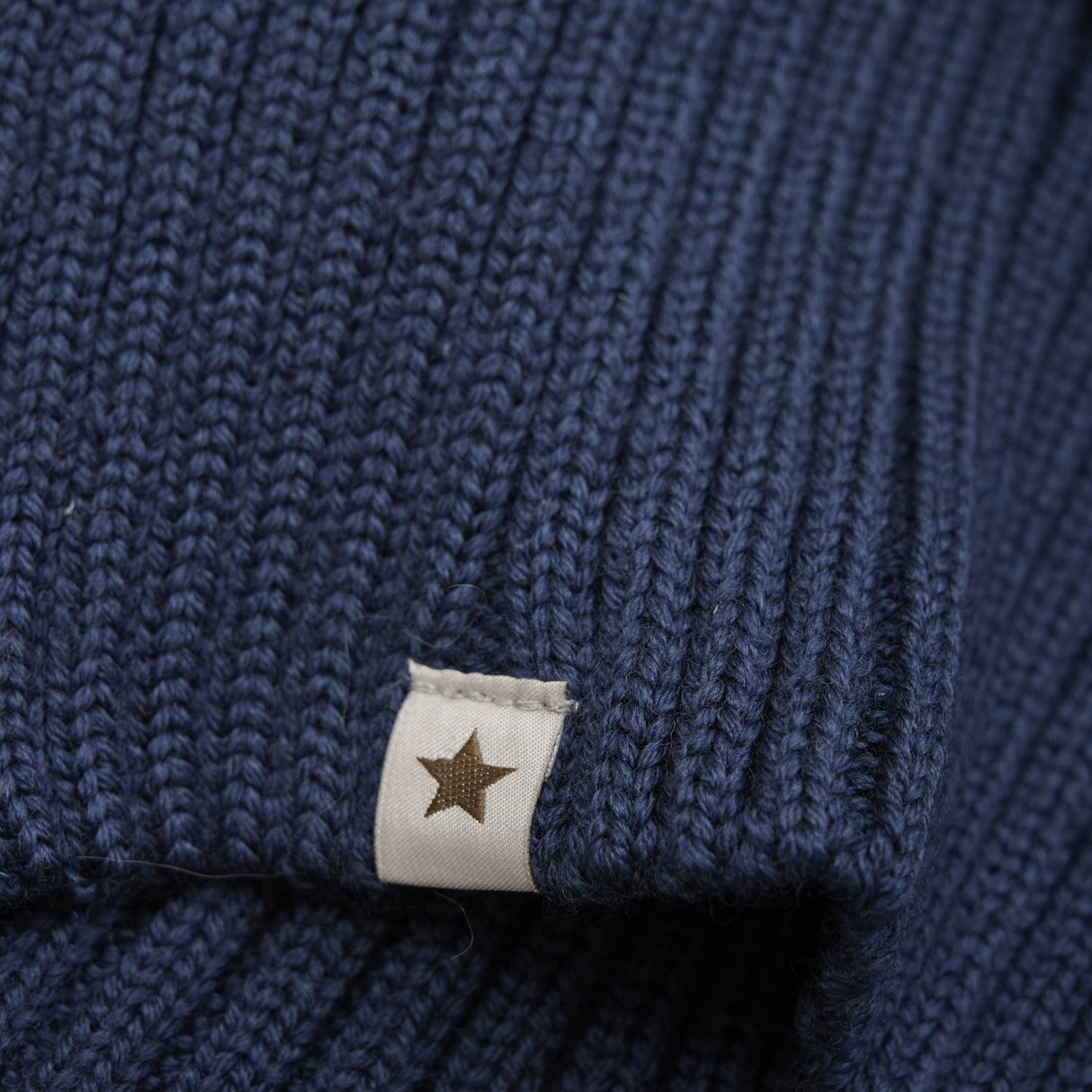 Huttelihut Overture Neck Warmer Ull Stickad