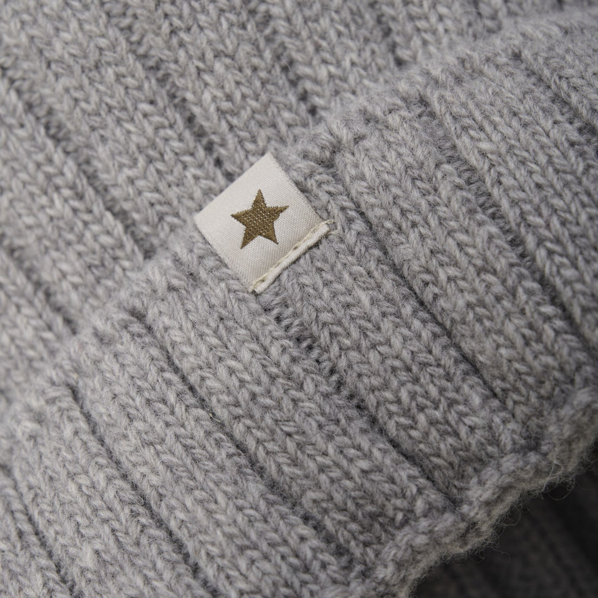 Huttelihut Medium Grey Melange Mössa Stickad Alpaca Pompom