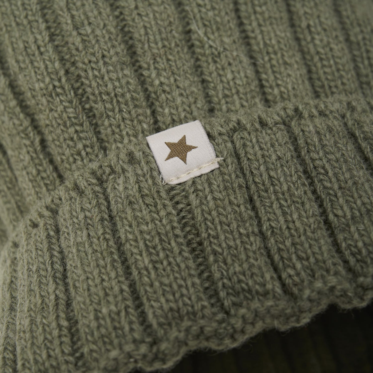 Huttelihut Beetle Mössa Stickad Alpaca Pompom