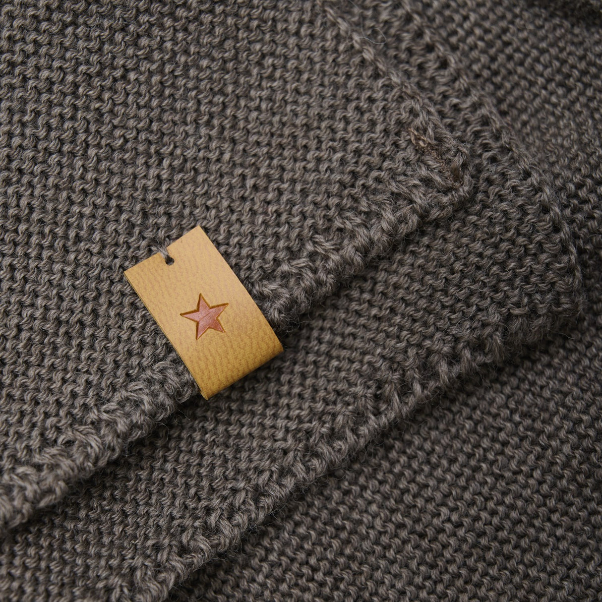 Huttelihut Brown Melange Neck Warmer Ull Stickad