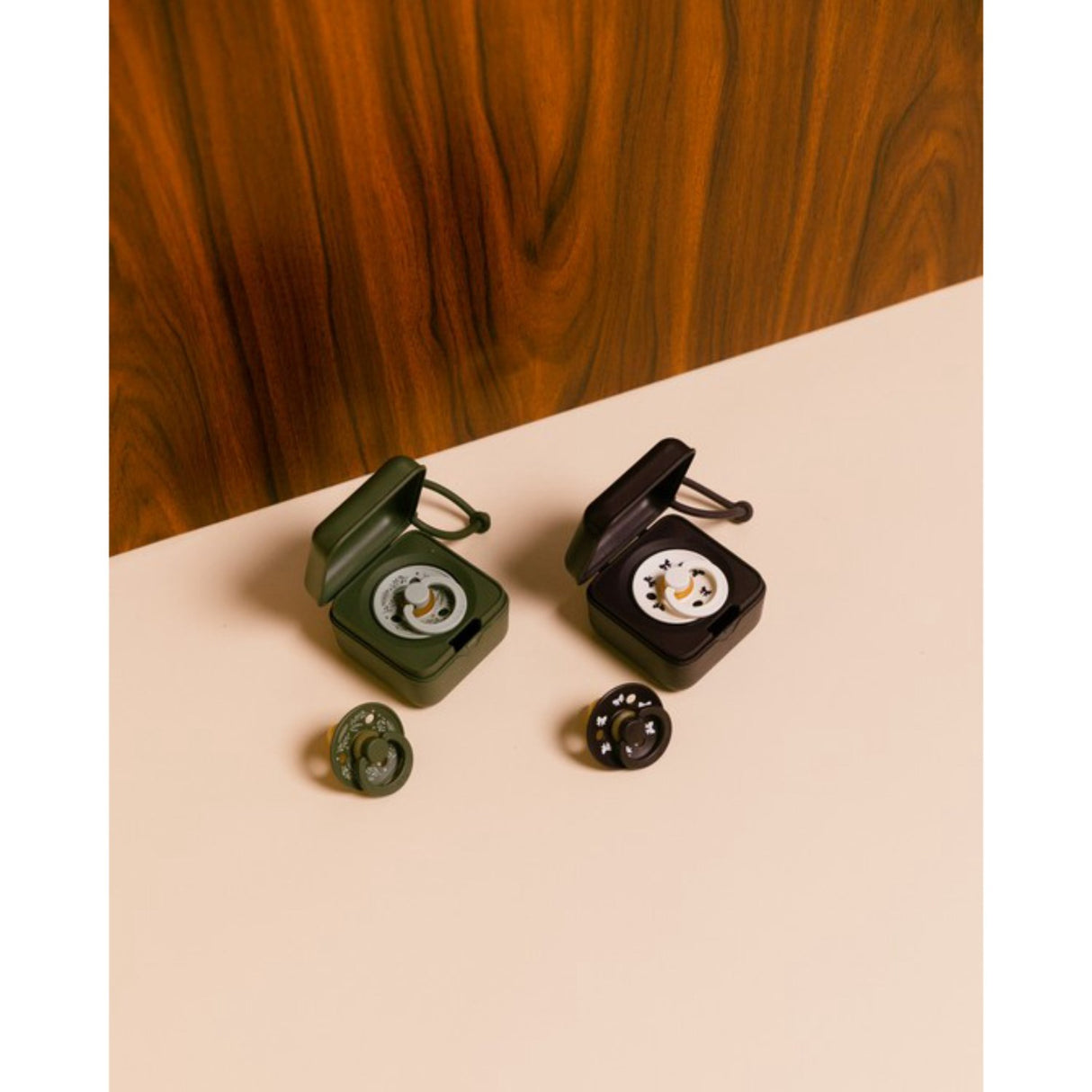 Bibs Sage/Hunter Green Napp Colour Holiday Leaf 2-Pack Latex