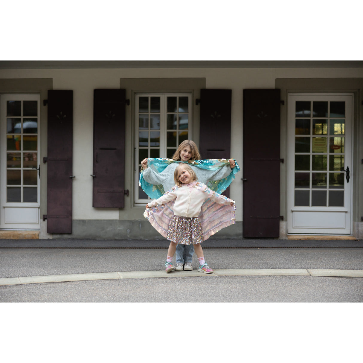 Great Pretenders The 5th Avenue Paillette Cape, Gold/Light Pink