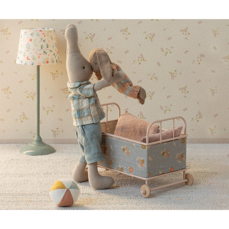 Maileg Kanin, Micro - Brun - Støvet Rosa Strikket Dragt