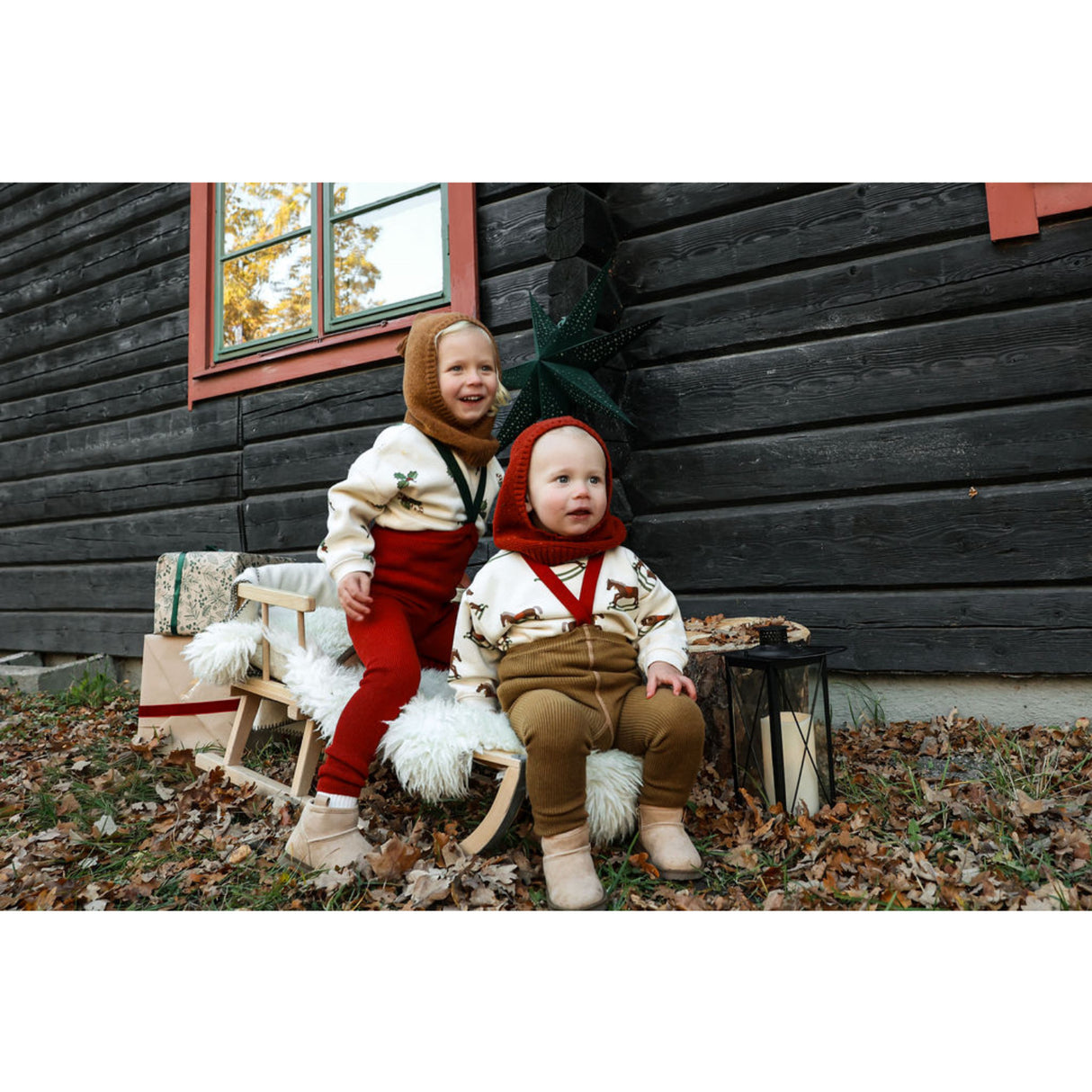 Silly Silas Maple Leaf With Dark Forest Green Footless Strumpbyxar Christmas Edition