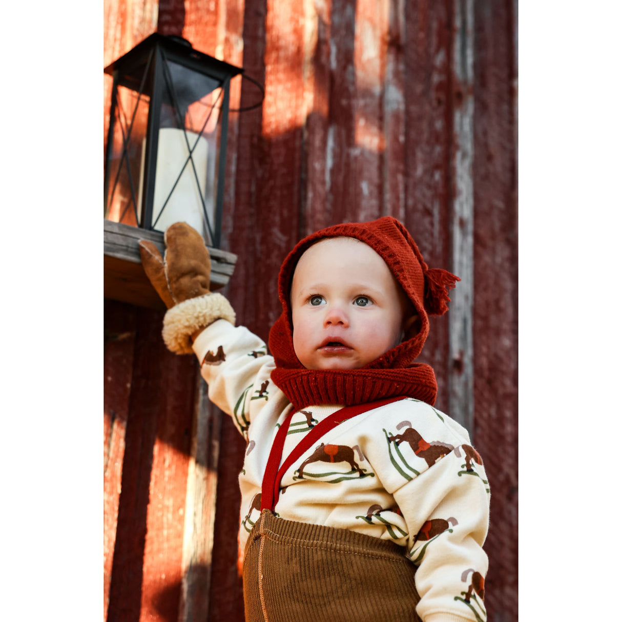 Silly Silas Acorn Brown With Maple Leaf Footed Strumpbyxar Christmas Edition