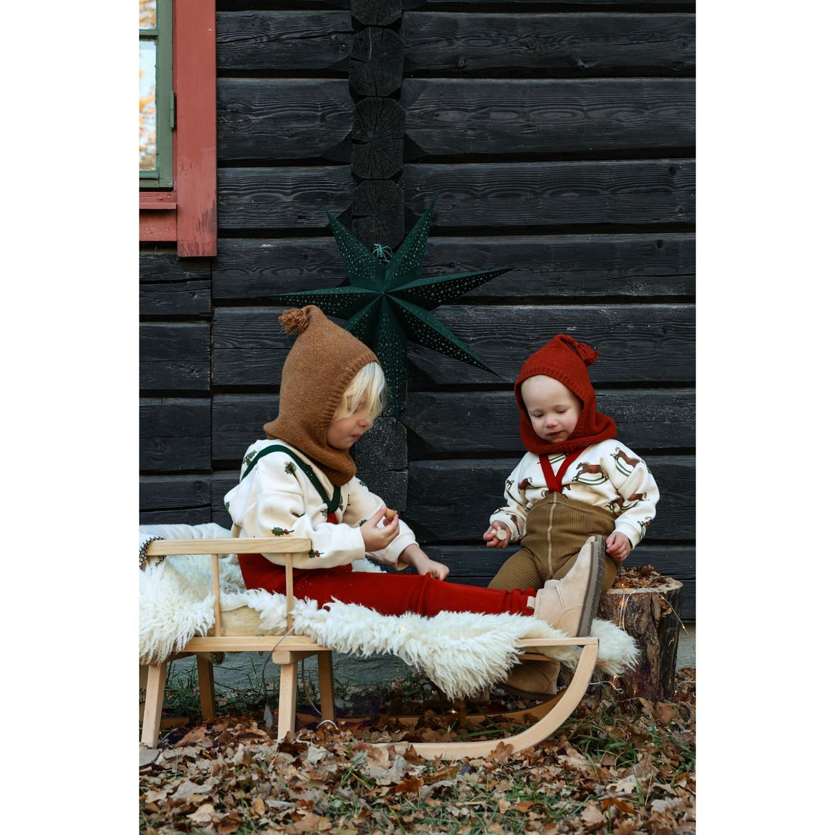 Silly Silas Maple Leaf With Dark Forest Green Footless Strumpbyxar Christmas Edition