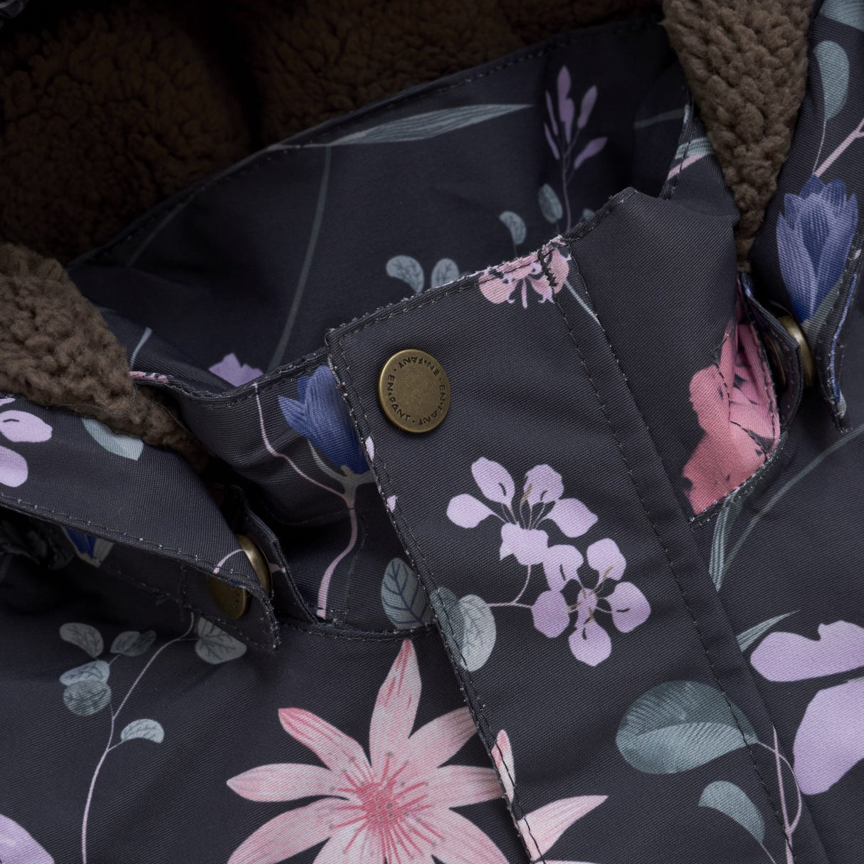 En Fant Ebony Flygdräkt W. Frills