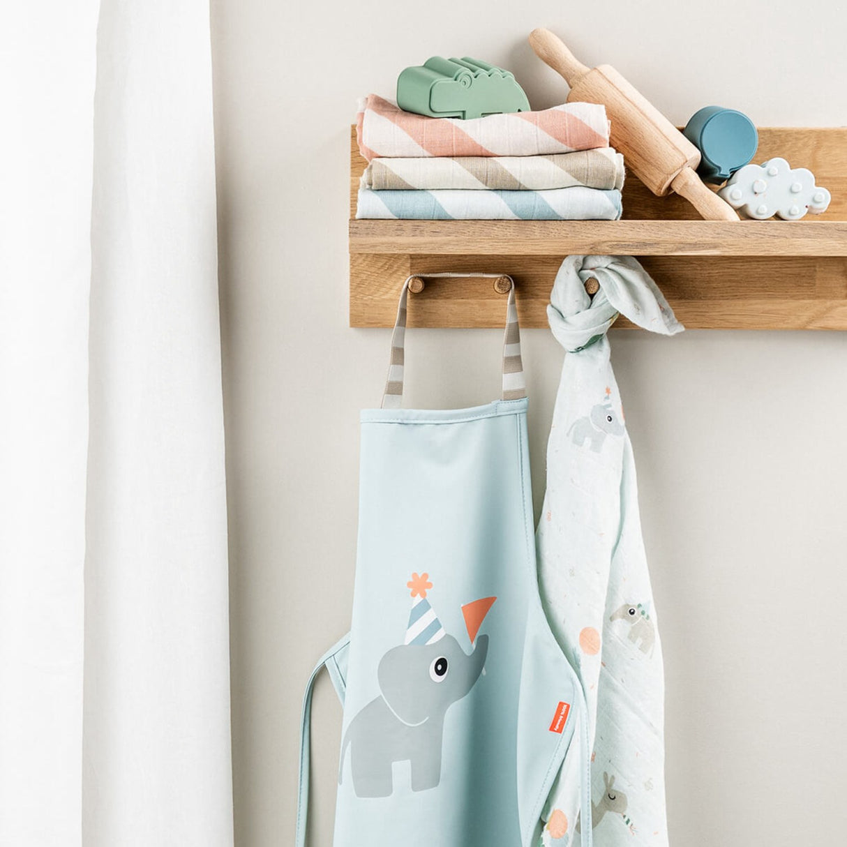 DonebyDeer Celebration Blue Vandtæt Barnförkläde