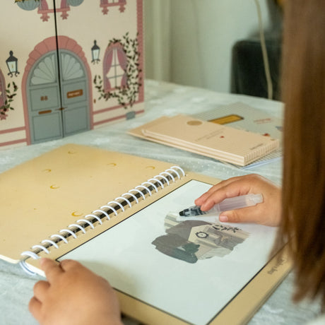 That's Mine Travel Drew Water Colouring Bok