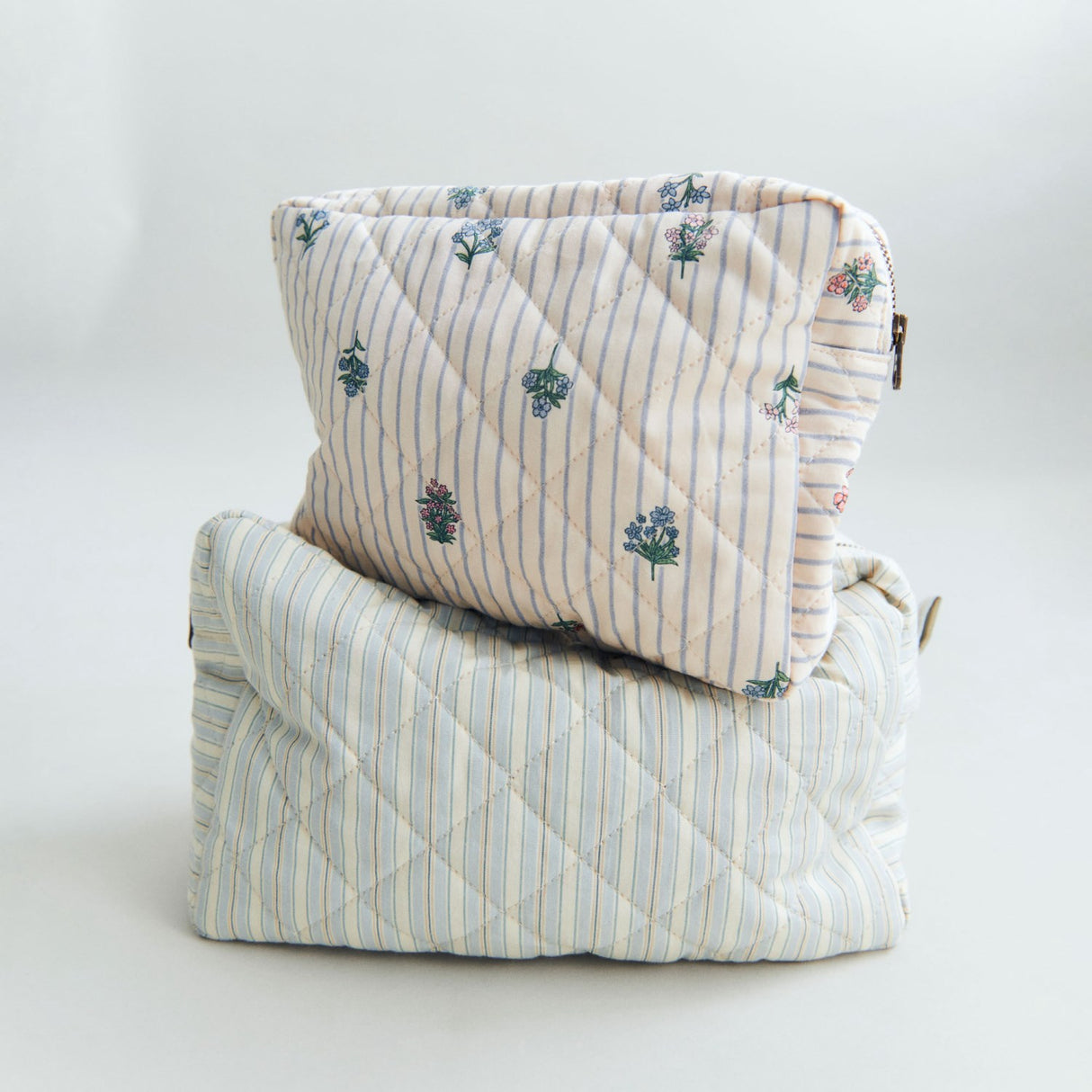 Wheat Blue Ocean Stripe Wash Väska Large Ziggi