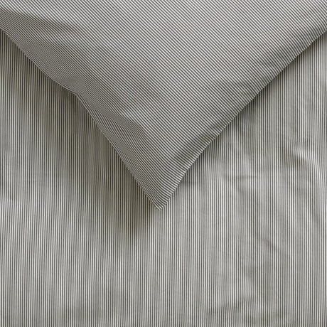 by KlipKlap Steel Grey Emil Stripe Sängkläder