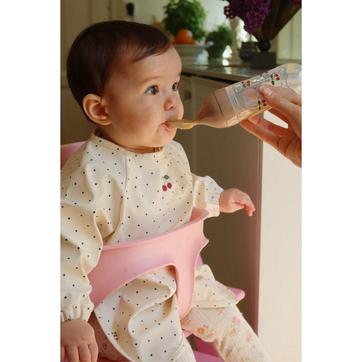 Konges Sløjd Navy Dot/Rain Washed 2 Pack Dinner Haklapp Med Ärmar