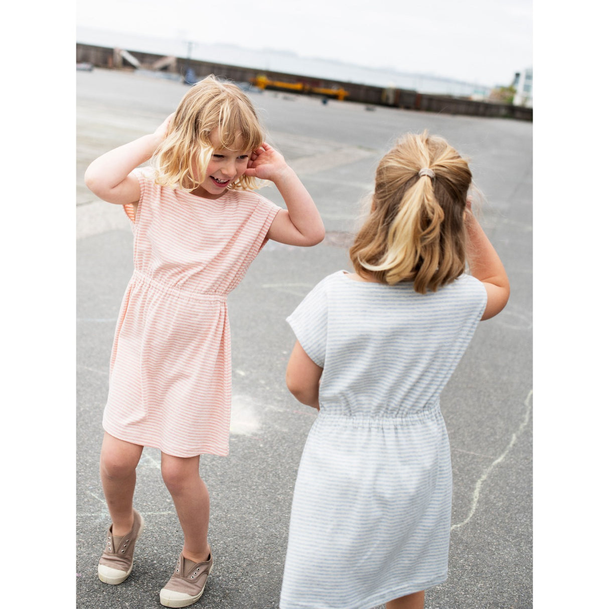 Serendipity Coral/Offwhite Strand Klänning Stripe