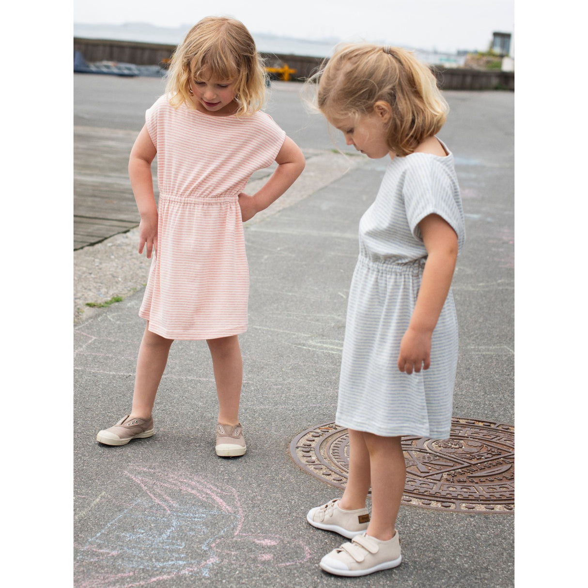 Serendipity Coral/Offwhite Strand Klänning Stripe