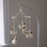 Sebra Beige Swans Baby Mobil