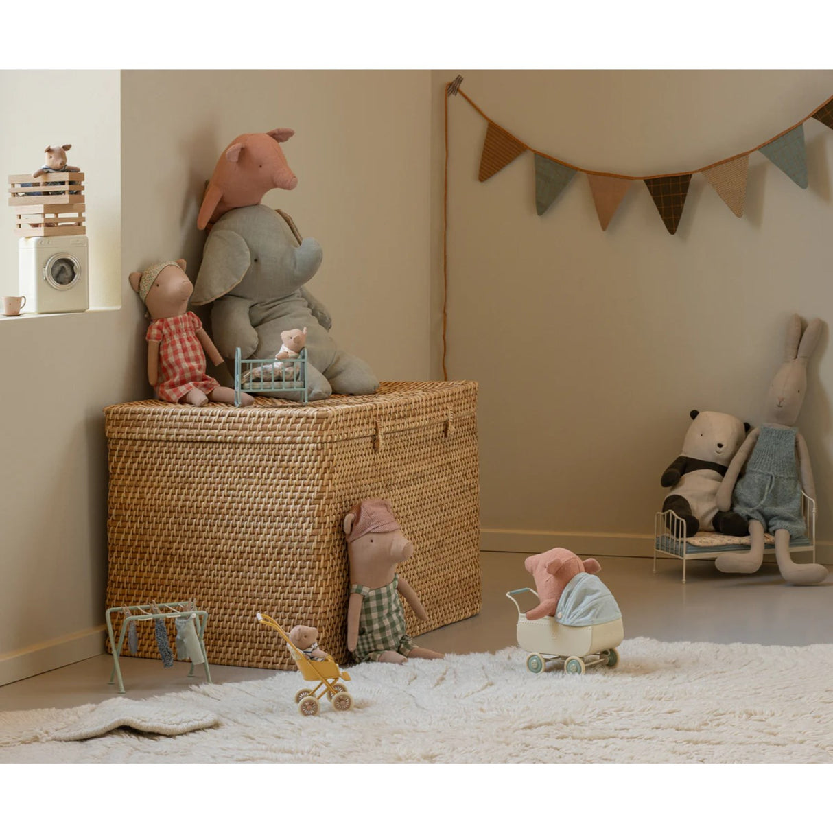 Maileg-gris i trälåda, bebis - pojke