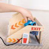 Melissa & Doug Multifarvet Parkeringshus Med Bilvask Og Tankstation