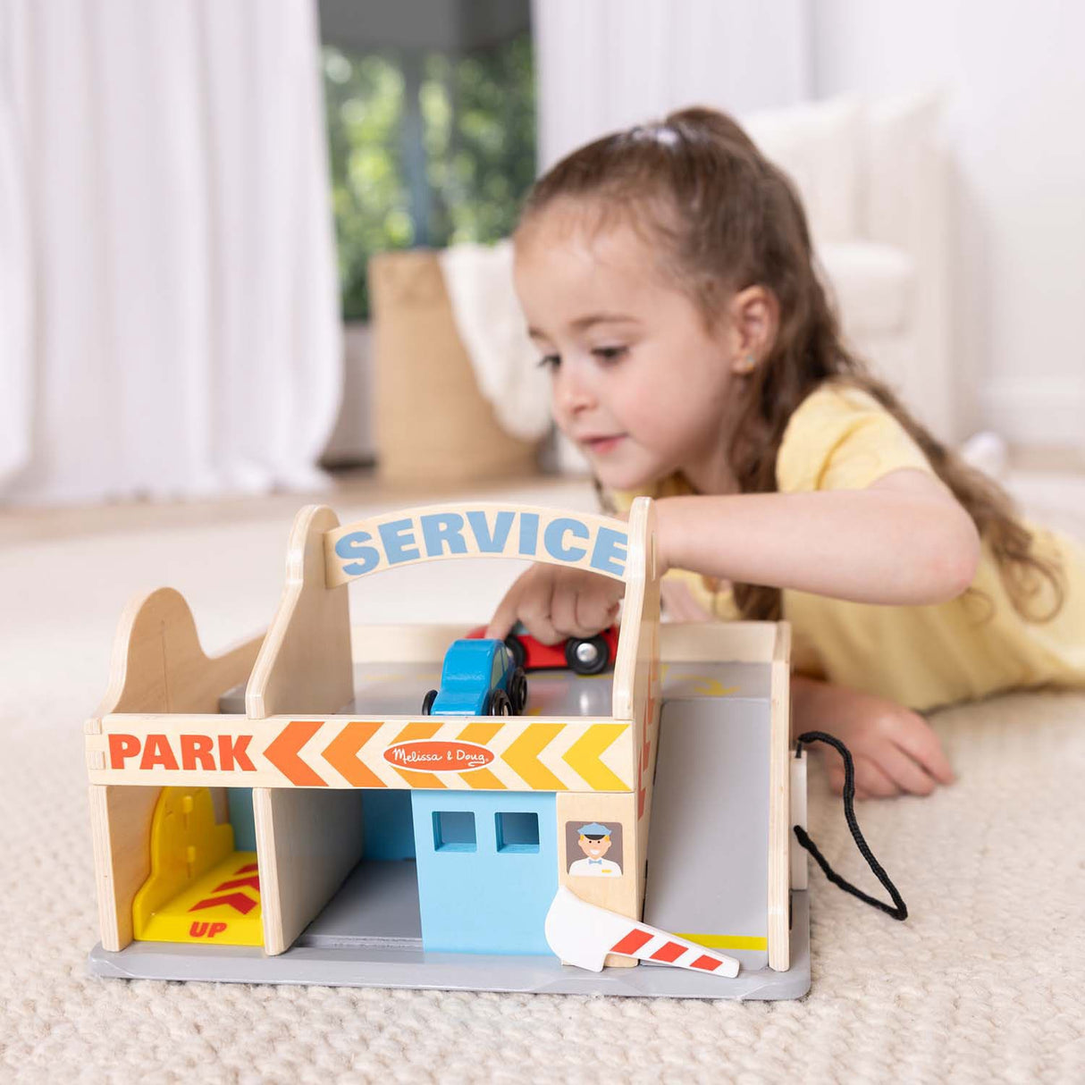 Melissa & Doug Multifarvet Parkeringshus Med Bilvask Og Tankstation