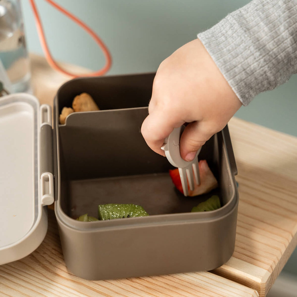 DonebyDeer Sand Tiny Trails Tiny Lunch Låda Med Snack Picks