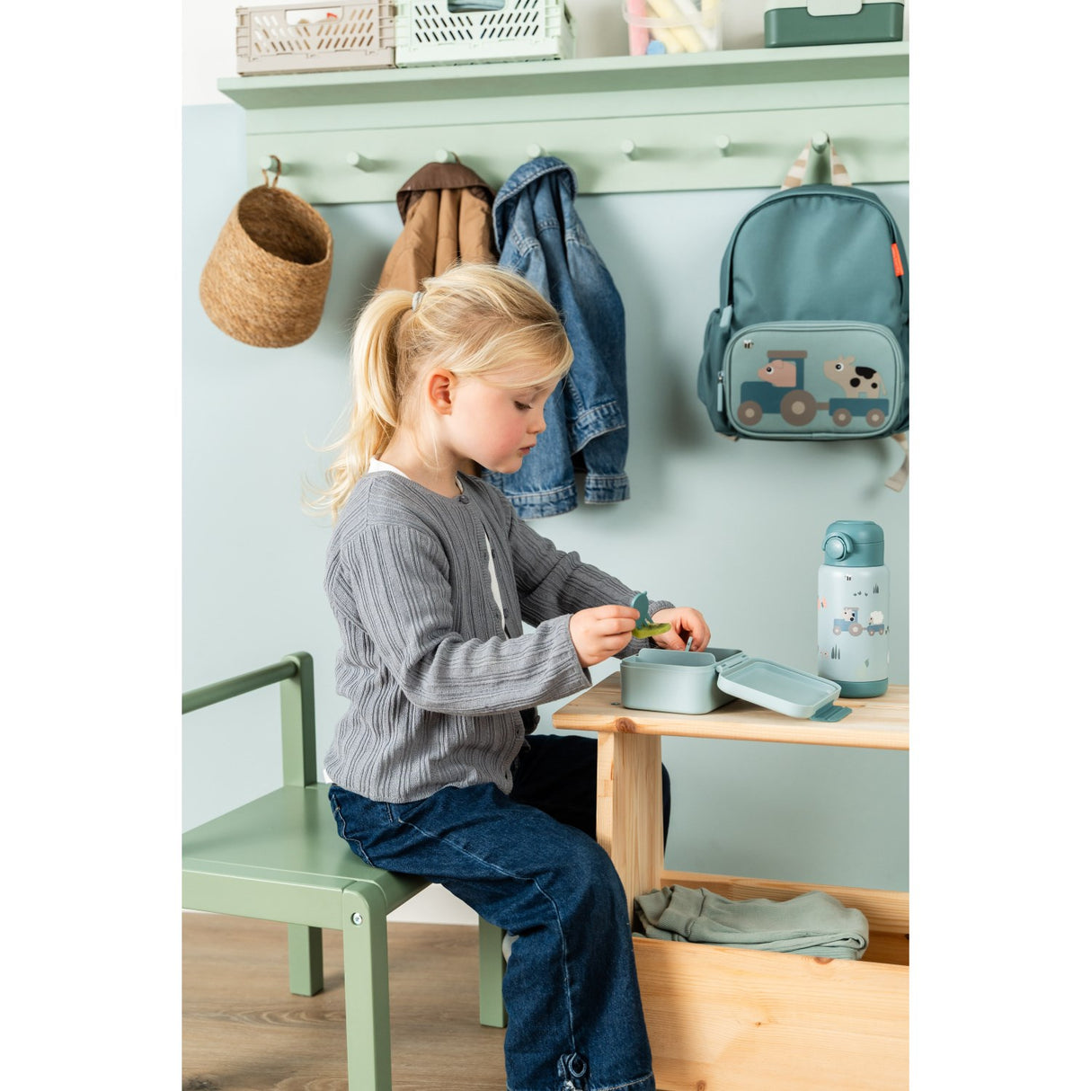 DonebyDeer Blue Tiny Farm Tiny Lunch Låda Med Snack Picks
