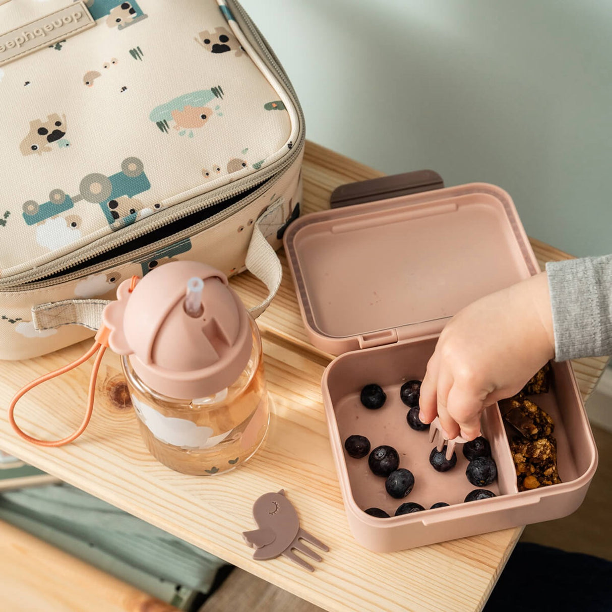 DonebyDeer Powder Tiny Farm Tiny Lunch Låda Med Snack Picks