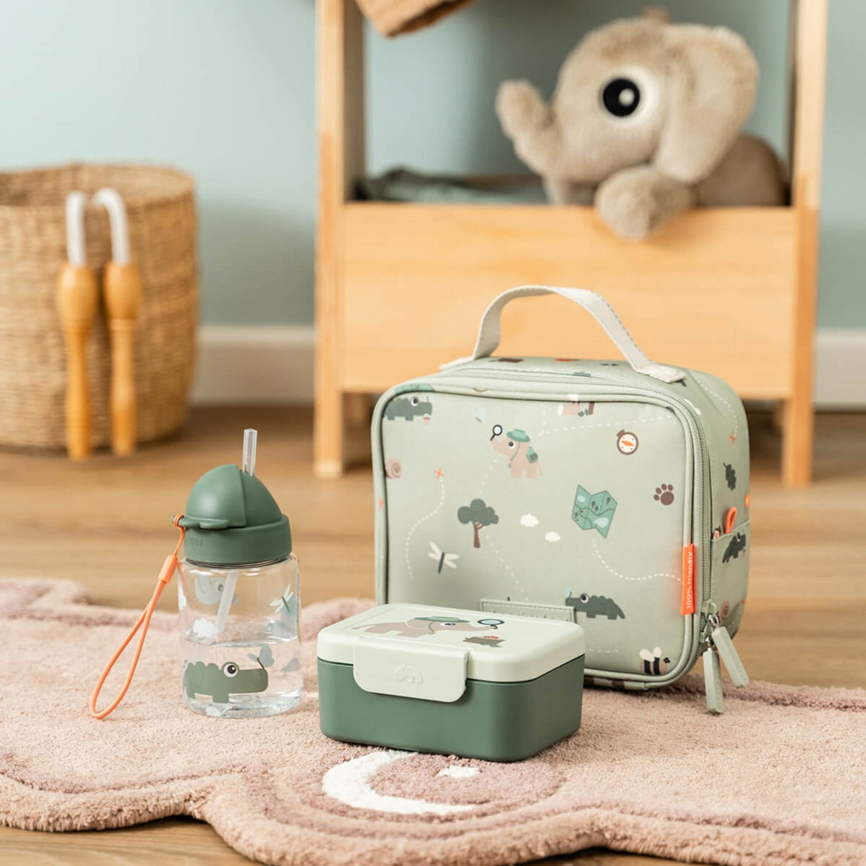 DonebyDeer Green Tiny Trails Tiny Lunch Låda Med Snack Picks