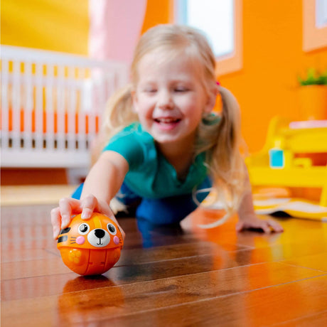 Bright Starts Giggables™ Roll & Chase Leksak