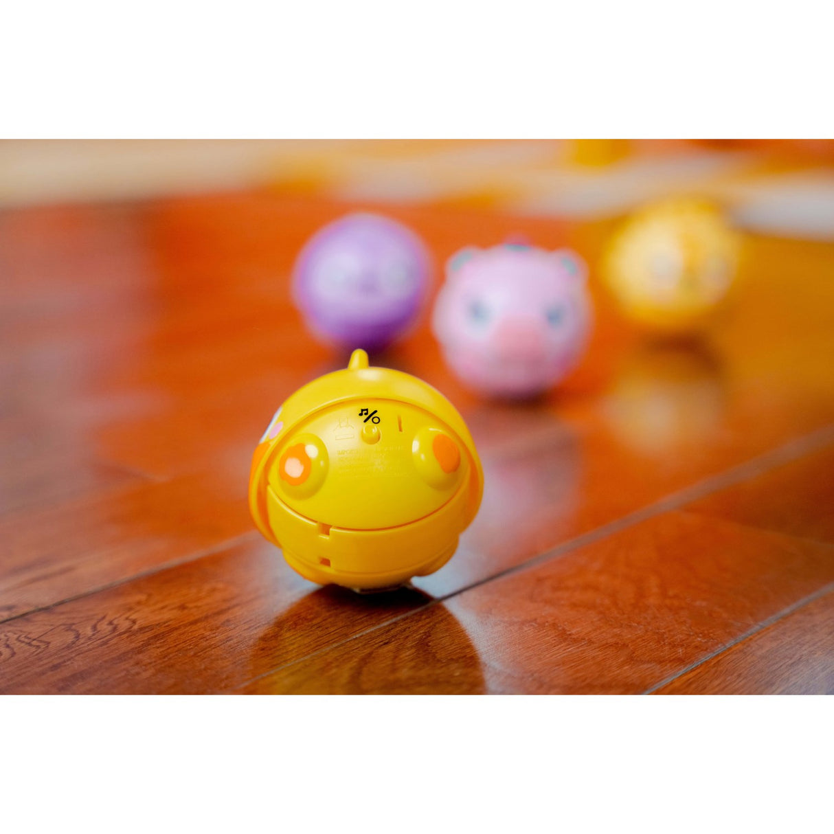 Bright Starts Giggables™ Roll & Chase Leksak
