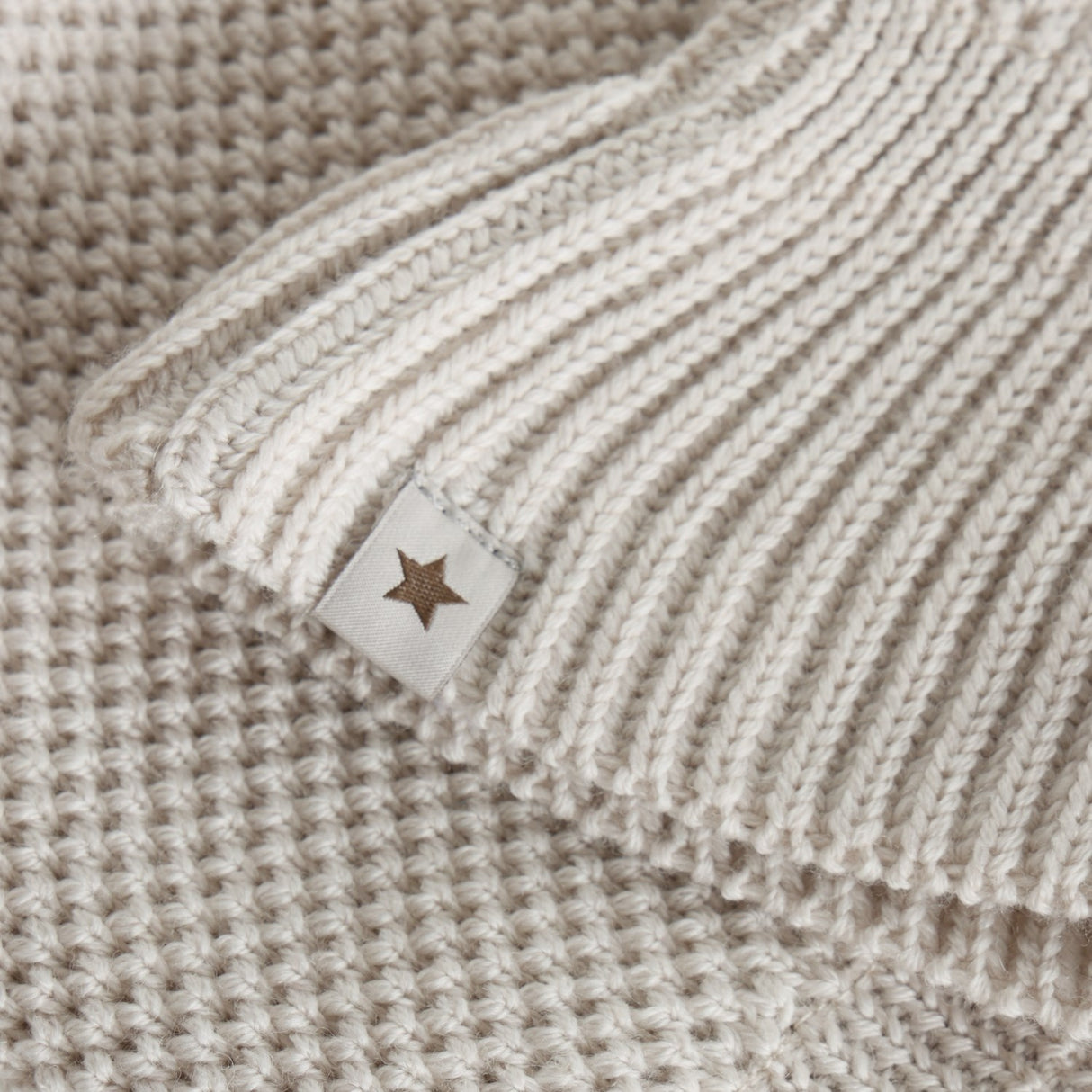 Huttelihut Sand Melange Elefanthatt Windstop Pompoms