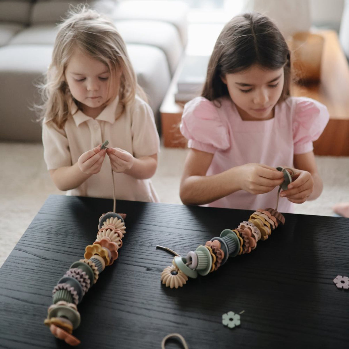 Mushie Multi Mushie Bead Lacing Leksak Sett