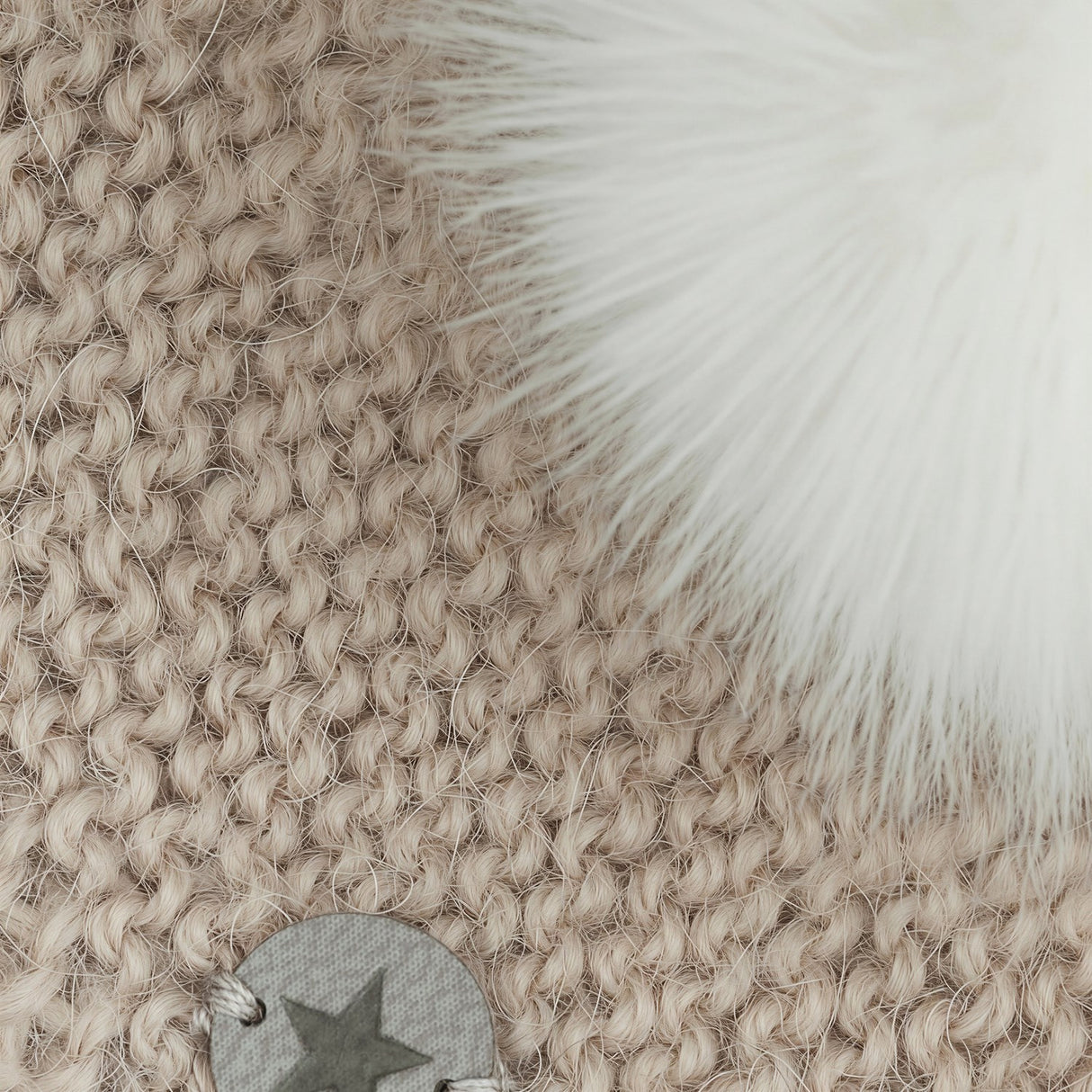 Huttelihut Off-White Bonnet Ull Stickad Alpaca Pompom