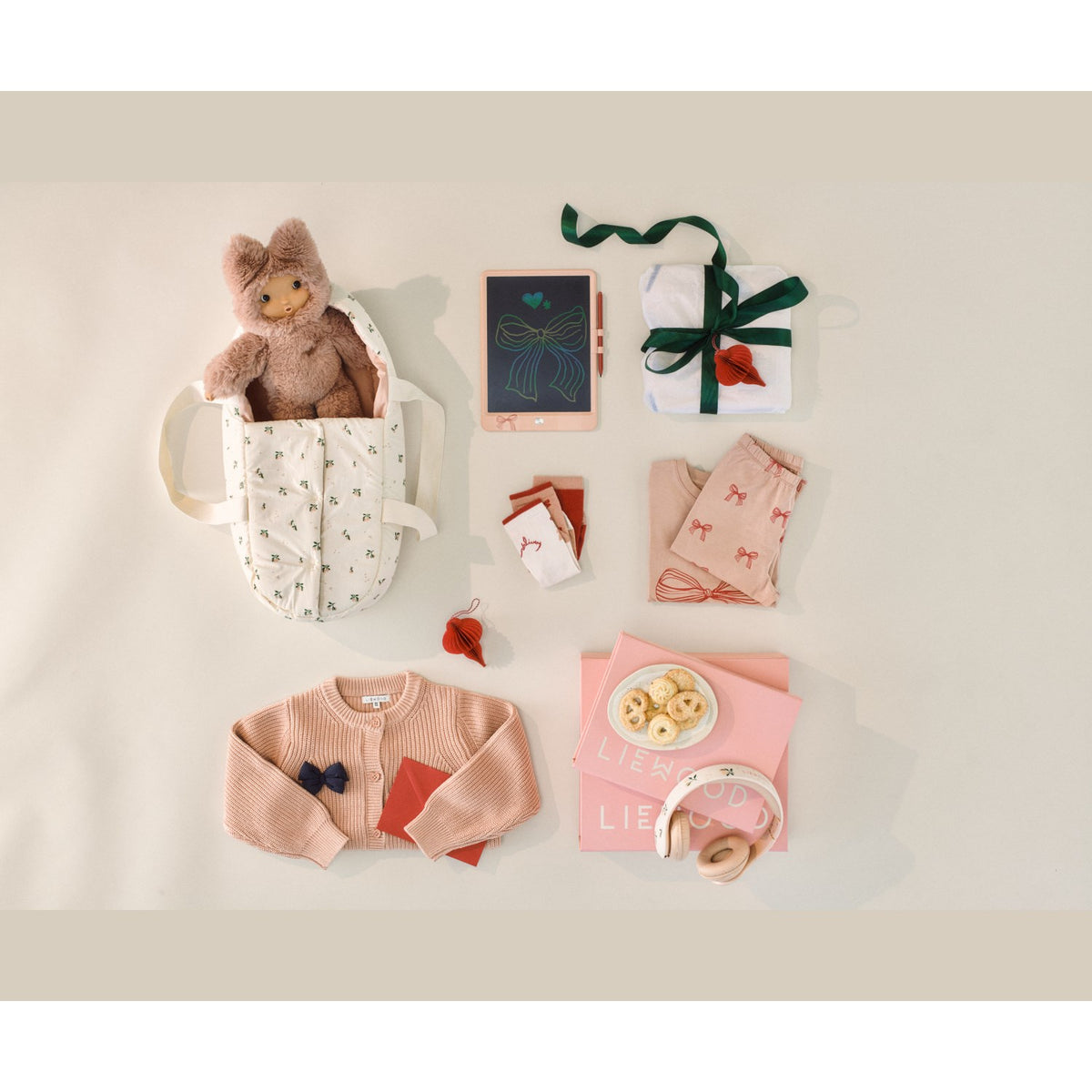 LIEWOOD Mini Me Peach / Seashell Melisse Docka Lift