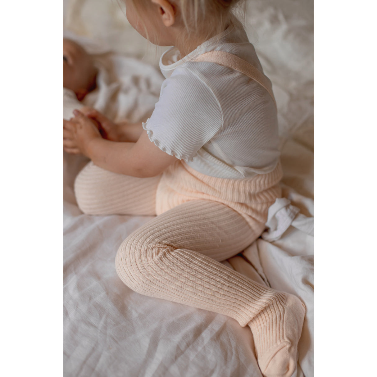 Silly Silas Hippy Footed Strumpbyxar Med Braces Silky Peach