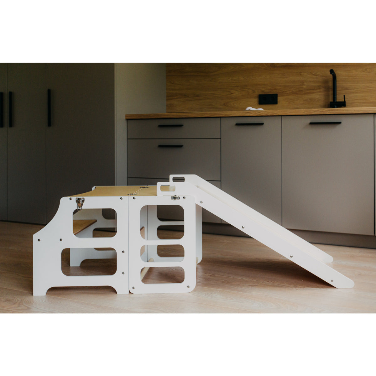 Duck Woodworks White Foldbar EC Kitchen Tower Med Slide Sett