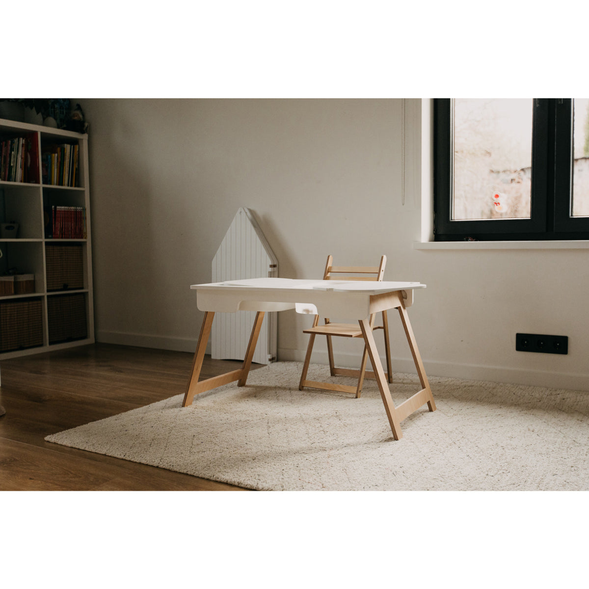 Duck Woodworks White Sensory Table Med 2 Boxes Included
