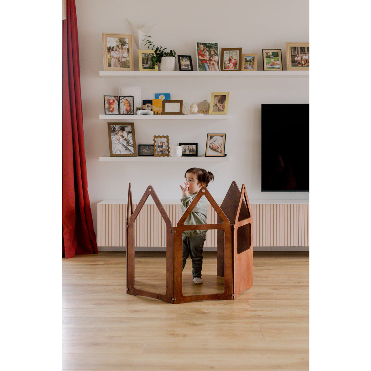 Duck Woodworks Honey Glaze Zig Zag House Plus