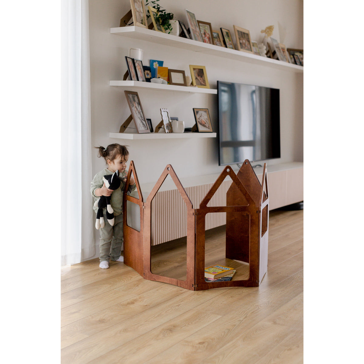 Duck Woodworks Honey Glaze Zig Zag House Plus