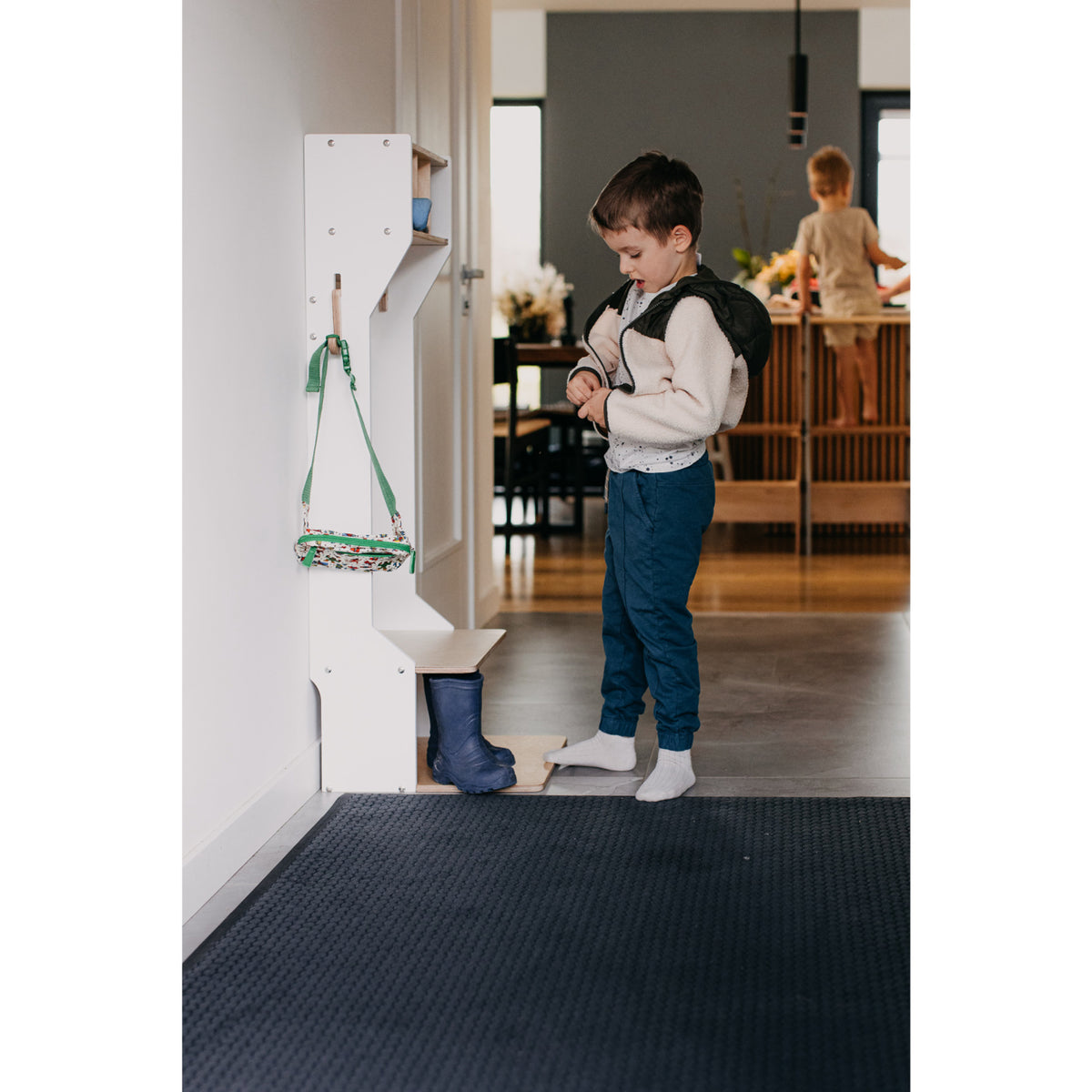 Duck Woodworks White Garderobe Outerwear