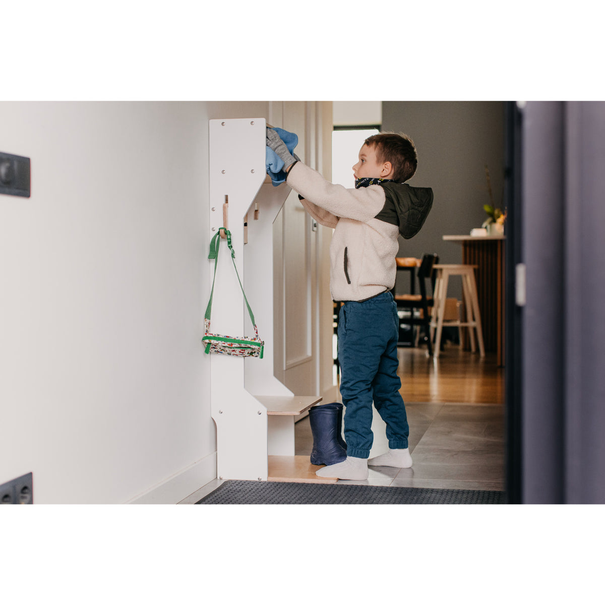 Duck Woodworks White Garderobe Outerwear