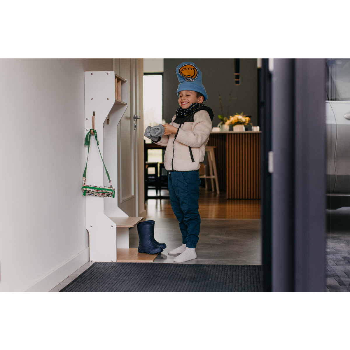 Duck Woodworks White Garderobe Outerwear