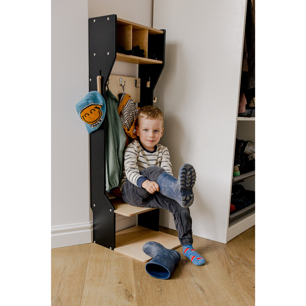 Duck Woodworks Black Garderobe Outerwear