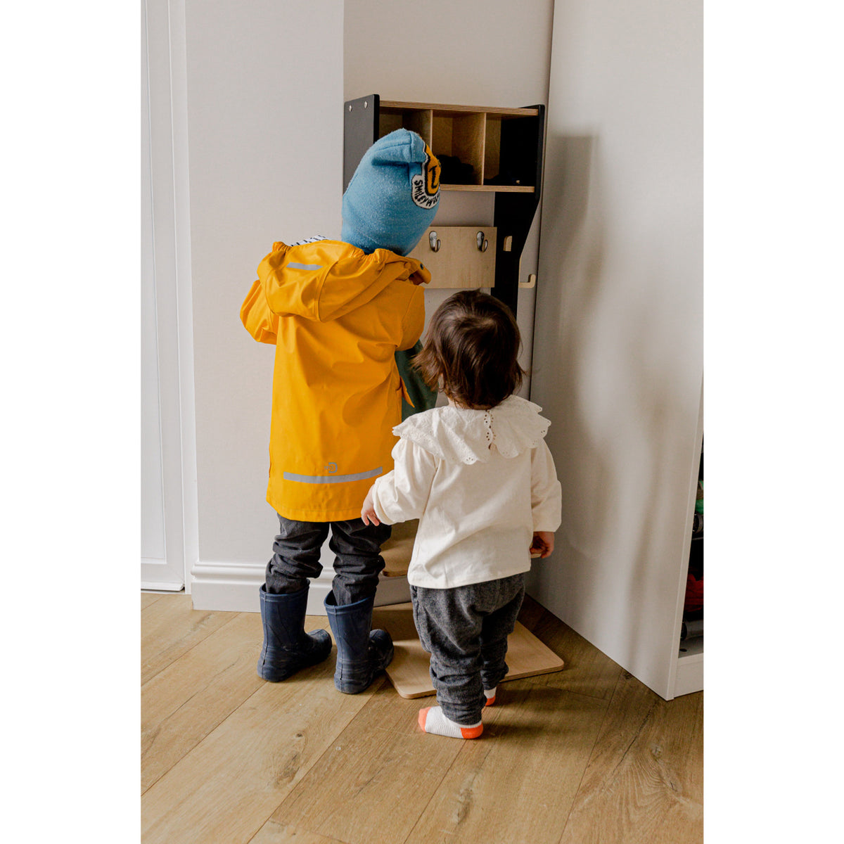 Duck Woodworks Black Garderobe Outerwear