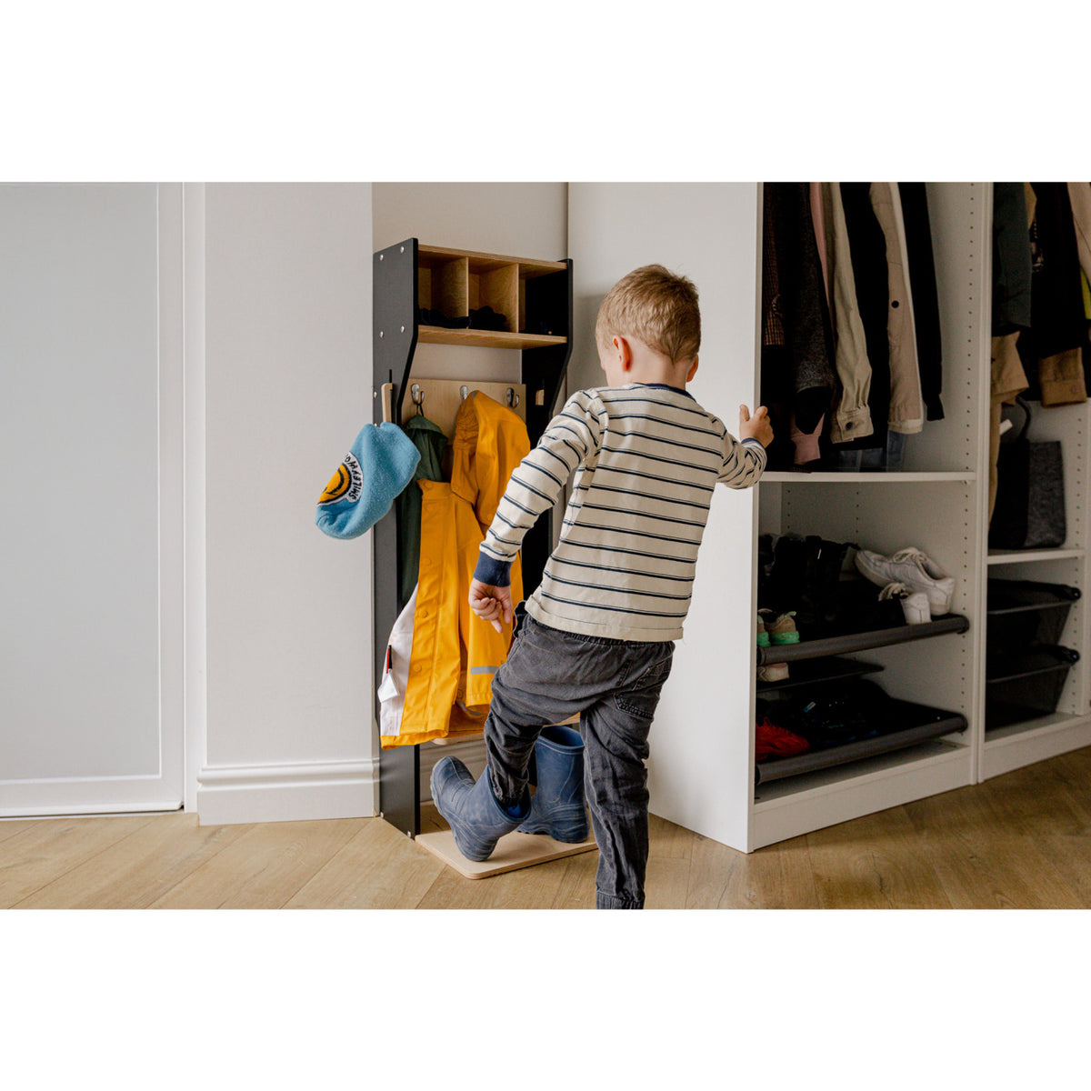 Duck Woodworks Black Garderobe Outerwear