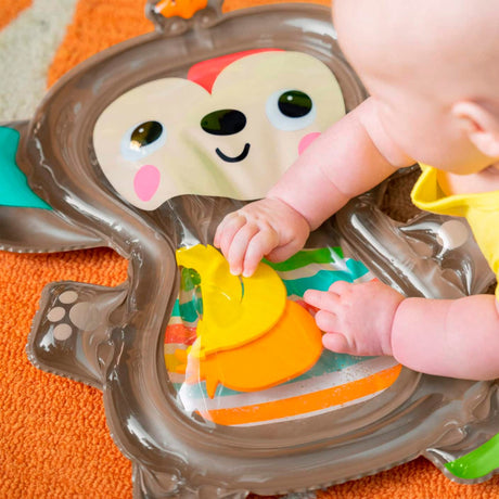 Bright Starts Hungry Monkey™ Activity Mat med vatten