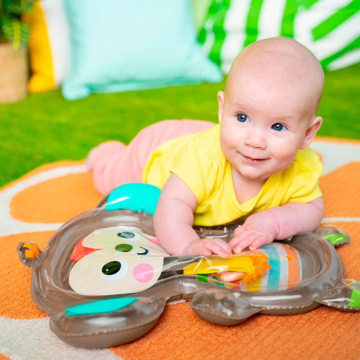 Bright Starts Hungry Monkey™ Activity Mat med vatten