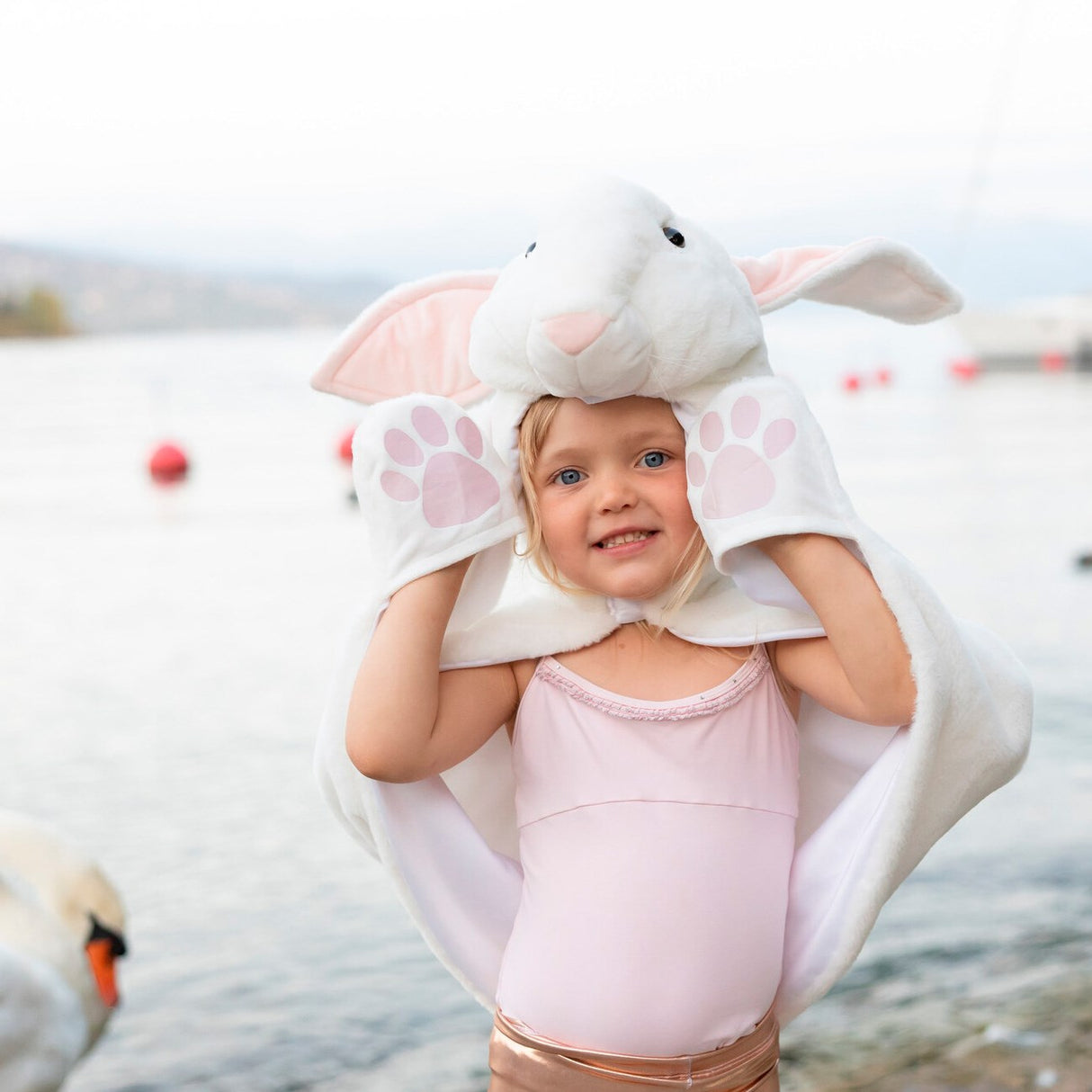 Stora Pretenders Bunny Cuddle Cape