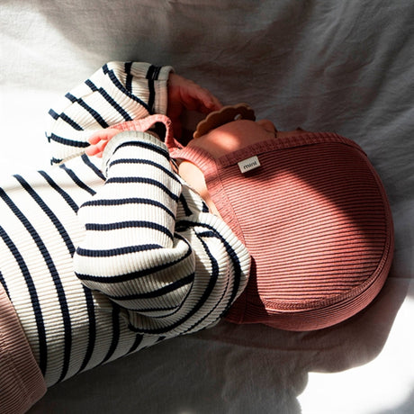 Minimalisma Bloom Mössa Antique Red 2