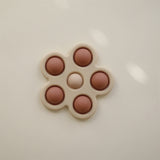 Mushie Aktivitetsleksaker Blomst Rose/Blush/Shifting Sand